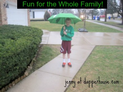 @EngageGreen @dapperhouse #umbrella #recycle #green family shares the umbrella with pride