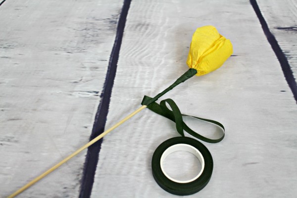 How to make DIY tulips from crepe paper for Mothers Day - jenny at dapperhouse