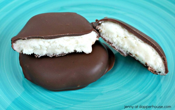 How to make your own easy peppermint patties - holiday recipe - jennyatdapperhouse.com