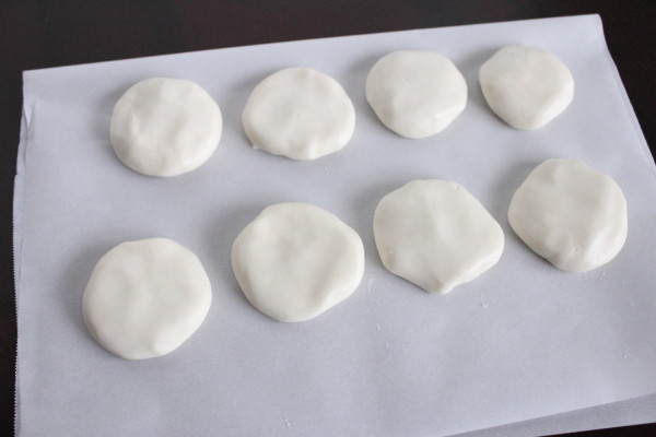 See how easy it is to make your won peppermint patties at home - jenny at dapperhouse 