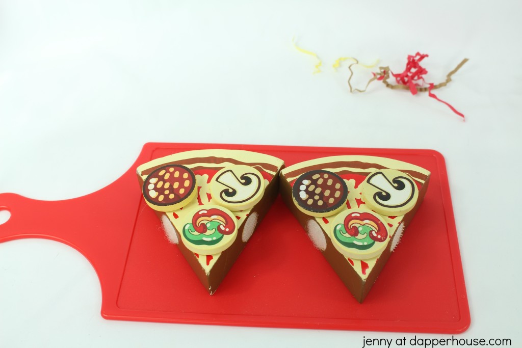 pizza themed sensory bin DIY - jenny at dapperhouse