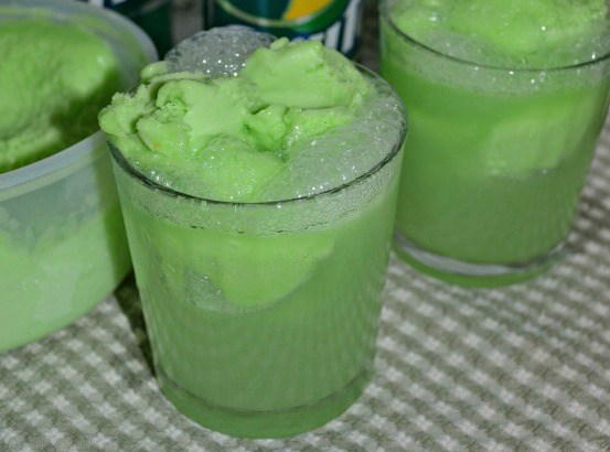 Simple-St-Patricks-Day-Green-Punch11