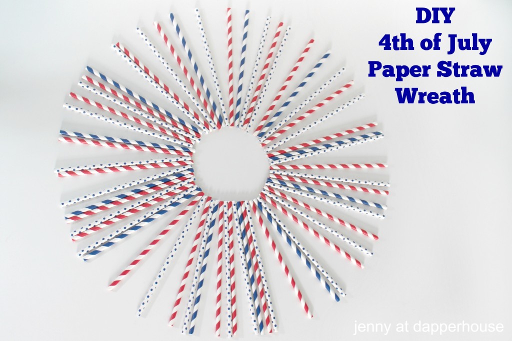 DIY 4th of July Paper Straw Wreath - last minute crafts