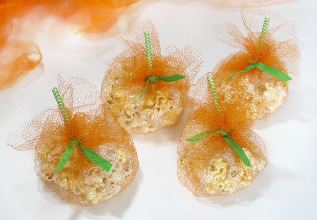 IDIY Fancy Tulle PArty Pumpkin Treat Bags - jenny at dapperhouse blog