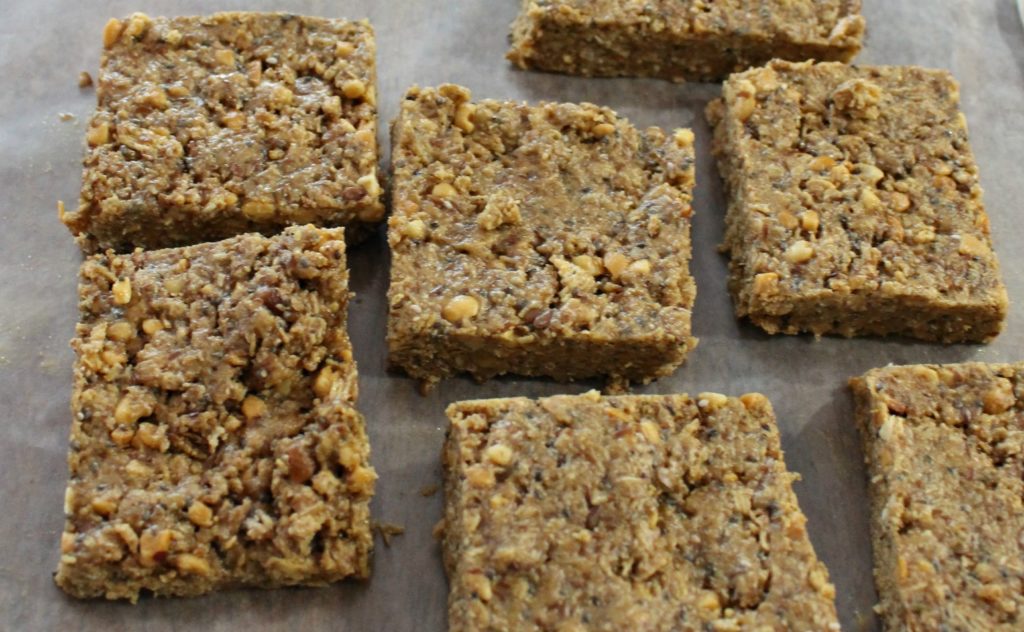 Ieasy and delicious homemade granola bars - jenny at dapperhouse