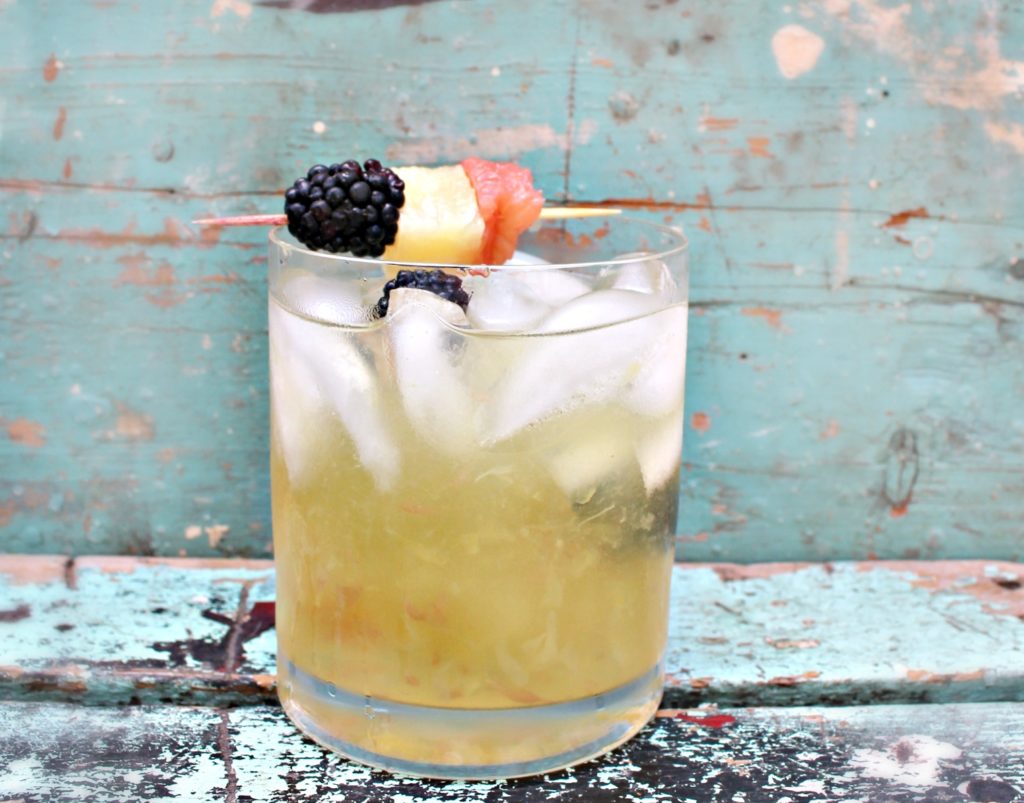 Make this delicious Arizona Grapefruit Sipper Cocktail from jenny at dapperhouse #rum #pineapple #blackberries #grapefruit