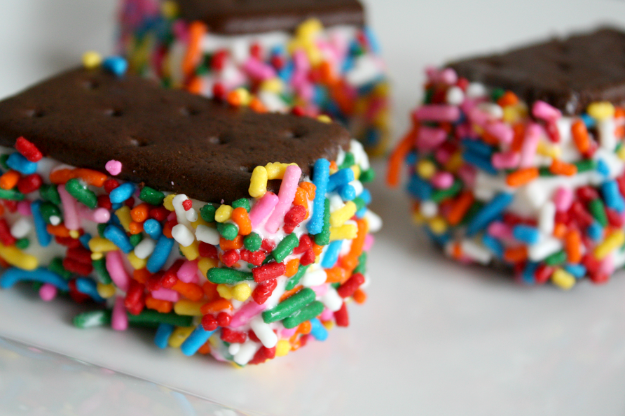 Easy Peasy Mini Ice Cream Sandwiches with Sprinkles (Kid's Foodtivity ...