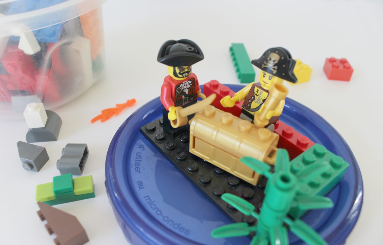 DIY LEGO Pirates on-the-go Play Set 