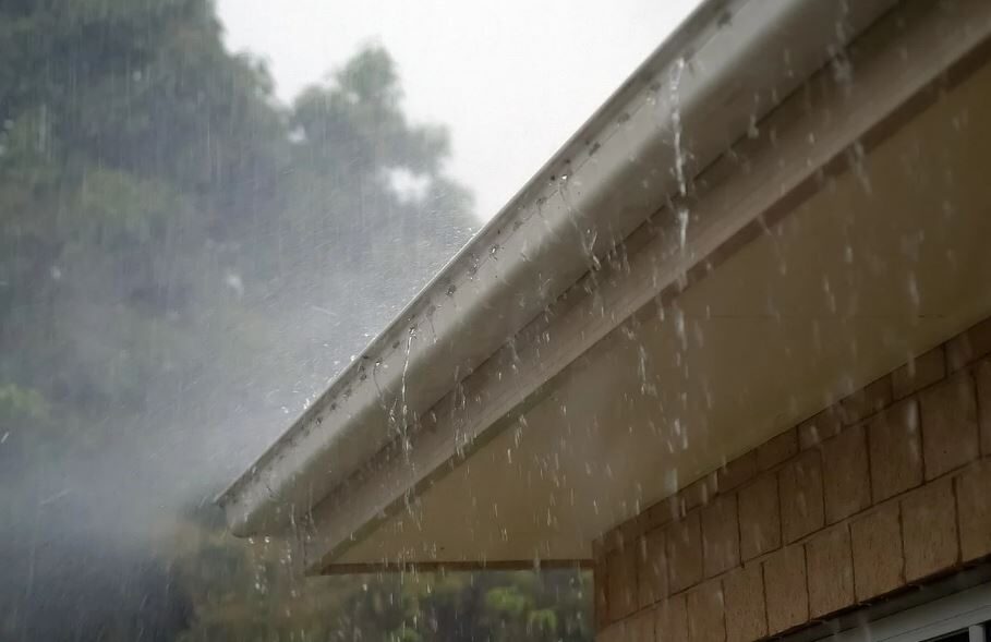 7 Reasons to Clean Out Your Gutters This Spring