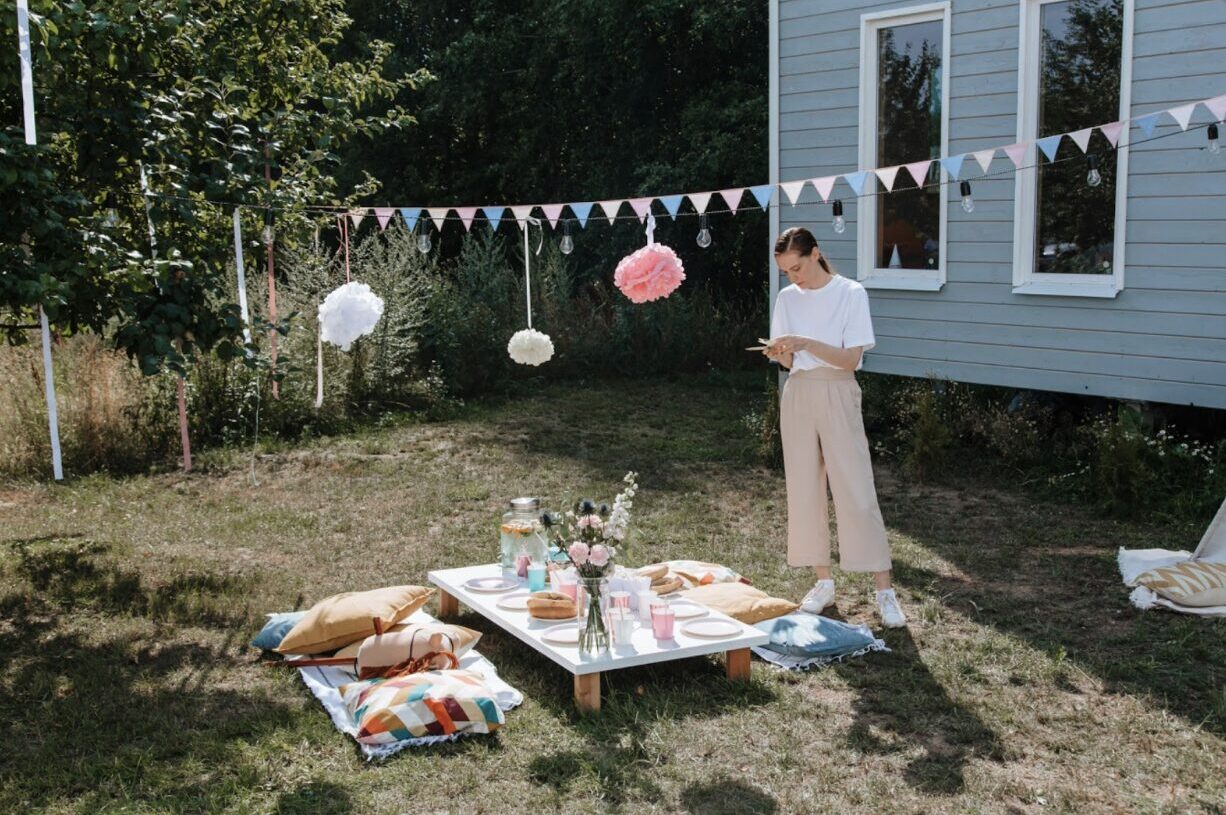 The Dos And Don’ts Of Planning A Backyard Bash